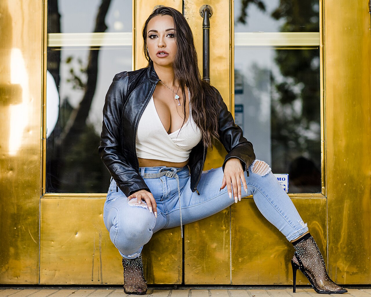 Street-style fashion portrait: confident, styled, photographed in public